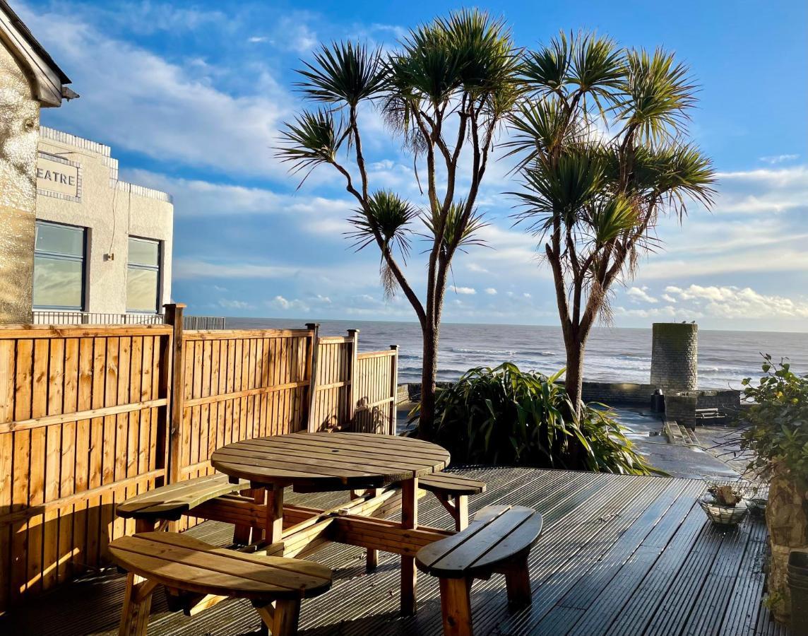 One Long Entry With Terrace Bay View Лайм-Реджис